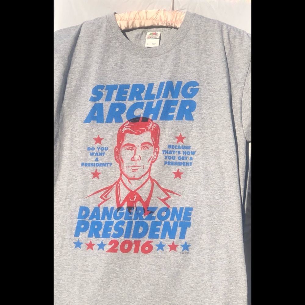 3/25 🌻 Archer for President T shirt Large
